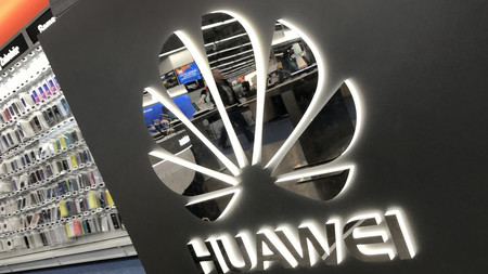 Huawei может начать устанавливать российскую ОС
