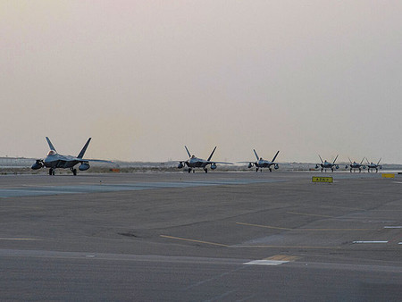 оаэ сша самолет F-22